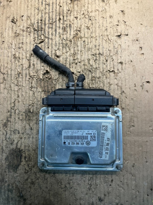 2008 2009 Volkswagen Jetta 2.0L Engine Computer Ecu Pcm Ecm Pcu Oem V0821 DG