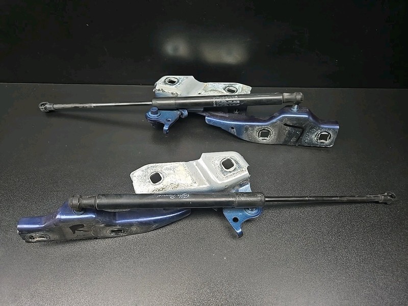 2017 - 2020 ALFA ROMEO GIULIA RIGHT AND LEFT FRONT HOOD HINGE SET BLUE