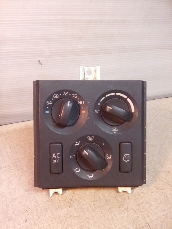 Volvo VNL 20549635 Temperature Control Module "BROKEN MOUNTS"