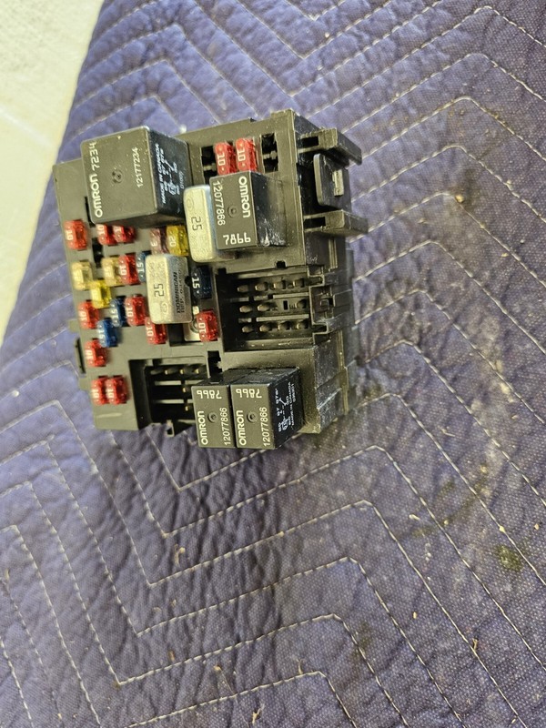 GM OEM Fuse Block Junction Box 99-02 Silverado Avalanche Tahoe