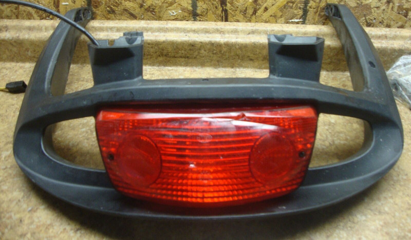 05 SKI-D00 Expedition GSX 550F Snowmobile Bombardier Rear Tail Brake Light Rest