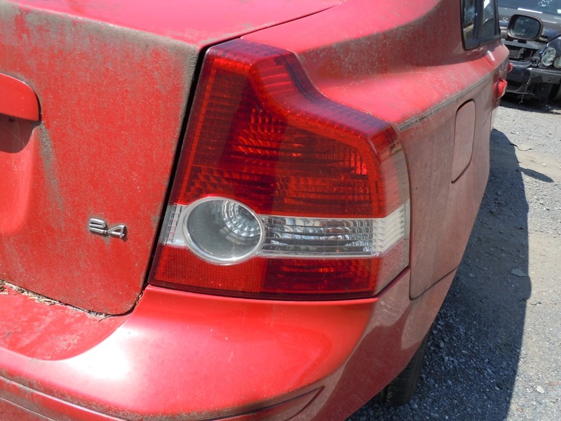 2004-2007 Volvo S40 Tail Light Lamp Passenger Right RH OEM 5 Cylinder
