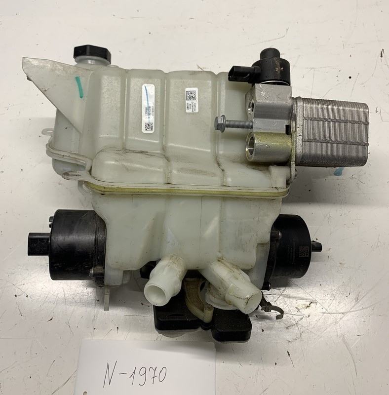 Tesla 113594800 Model 3 Expansion Tank 1077617-00-C1097015-00-K 1970 S18