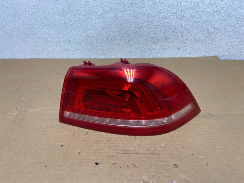2011 to 2016 Volkswagen Eos Right Passenger Tail Light Oem AD3882 DG