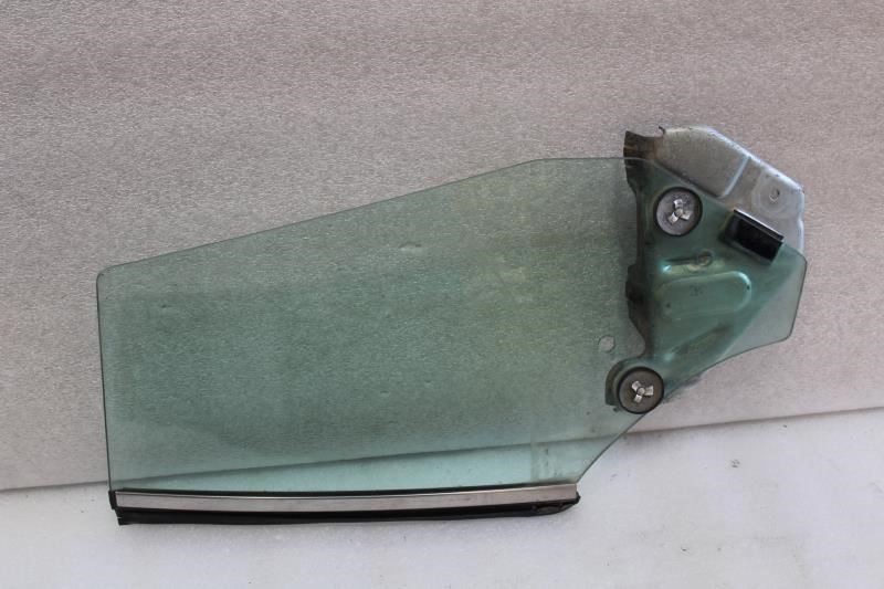 1976 LINCOLN CONTINENTAL MARK IV LEFT DRIVER SIDE REAR QUARTER GLASS WINDOW