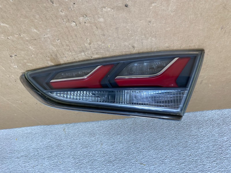 2018 - 2019 Hyundai Sonata Hybrid Right Passenger Inner Tail Light OEM v4923 DG