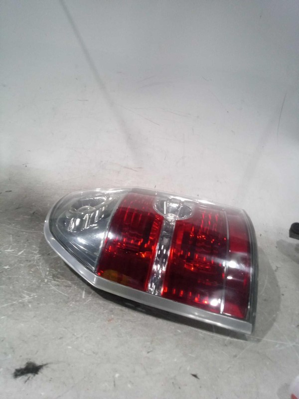 2006 Acura MDX Left Tail Light Assembly OEM Used 579076 Minor Scratches