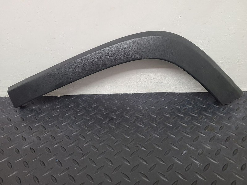 19-23 Jeep Cherokee Right Passenger Quarter Flare Molding OEM 68316002AD