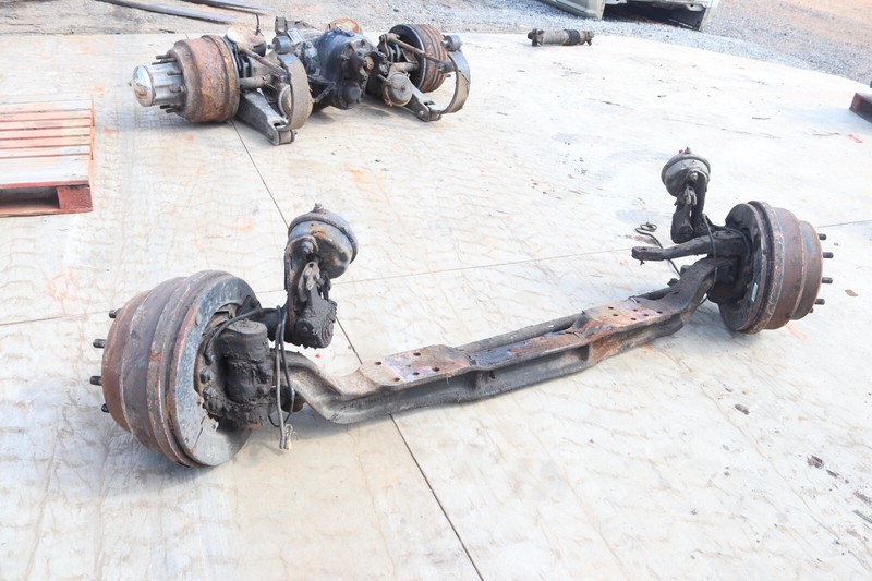 2012 12 KENWORTH T800 FRONT AXLE W/ HUB SPICER 12021B100 OEM