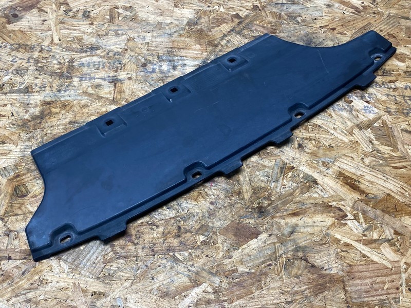 11-18 BMW F06 F12 640 650 M6 Rear Bumper Bottom Center Guide Bracket Mount OEM✅
