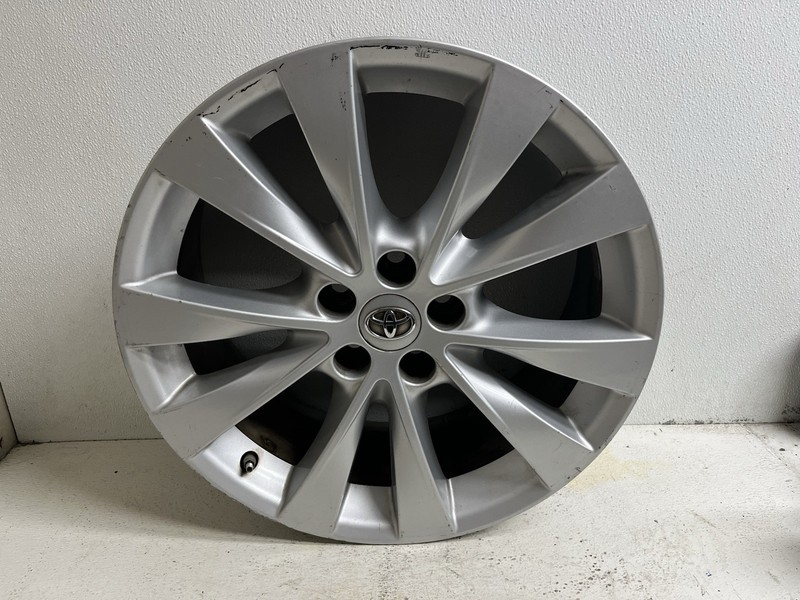 2013-2016 Toyota Venza 19x7.5 Alloy Wheel Rim 10 Spoke w Center Cap 19" Oem