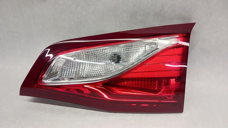 20-'21 CHEVROLET EQUINOX Right passenger inner Taillight OEM Grade A!