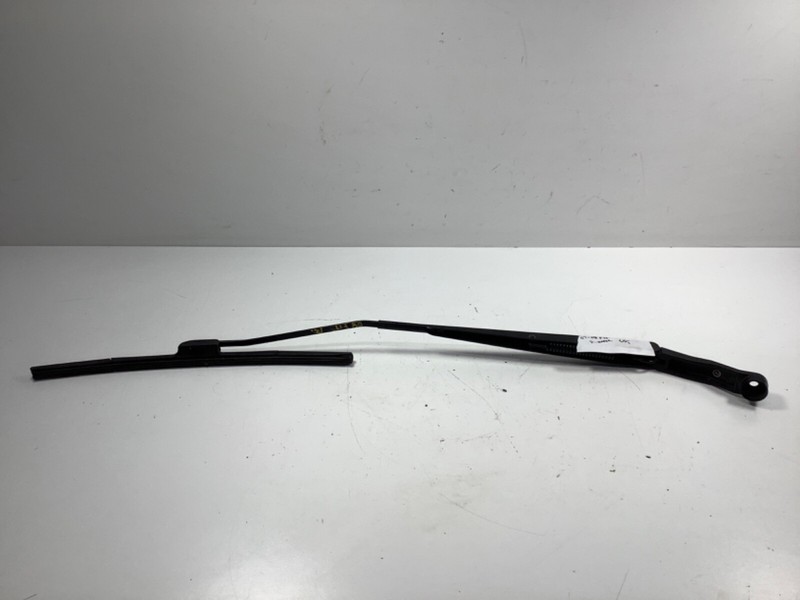 07-08 Honda Fit Right Wiper Front 76610-SLN-A01 OEM
