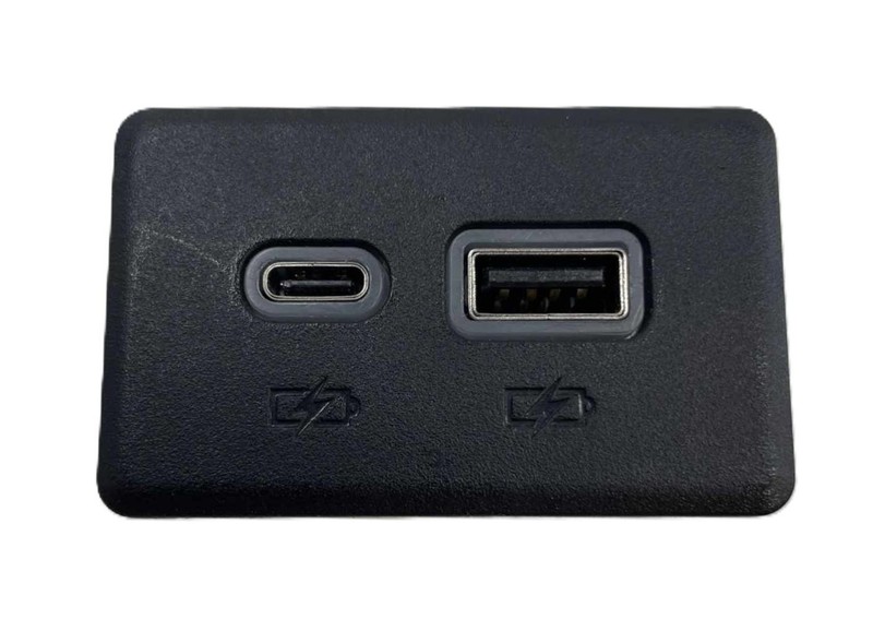 2022-2023 Chevy Bolt EUV Usb Dual Port Charger W/ Sd Card & Reader 13529869 OEM