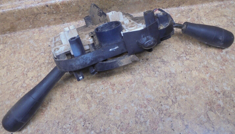 2001 2002 Saturn SC2 SC 2 Interior Steering Wheel Turn Switches Headlights Wiper