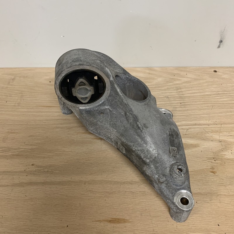 2017-2022 TESLA Y 3 REAR LEFT DRIVE UNIT MOUNT BRACKET OEM 1095337-00-D 3623 S23