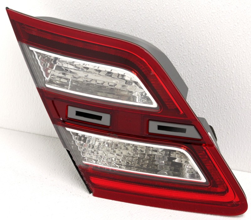 OEM Ford Taurus Left Driver Side Tail Lamp Lens Chipped DG1Z-13405-L