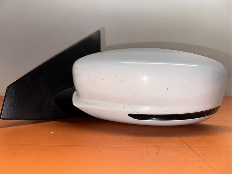 1TA151W7AG | 2013 - 16 DODGE DART LEFT MIRROR BLIND SPOT TURN SIGNAL WHITE OE LH