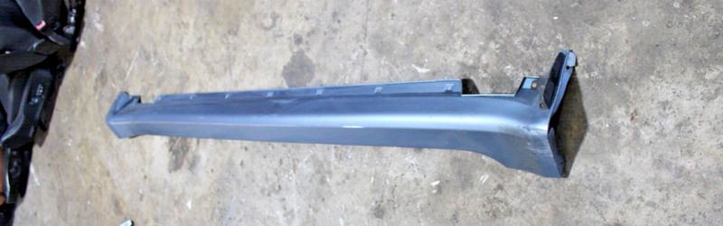 2009-2011 HYUNDAI GENESIS Sedan Rocker Panel Side Skirt Trim Moulding Right PASS