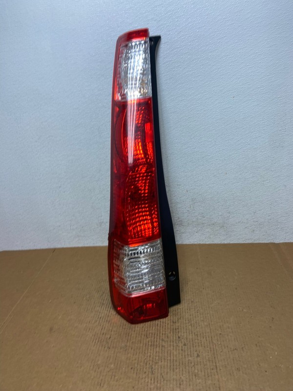 2005 to 2006 Honda Cr-v Crv Left Driver LH Tail Light Oem AE0613 LK