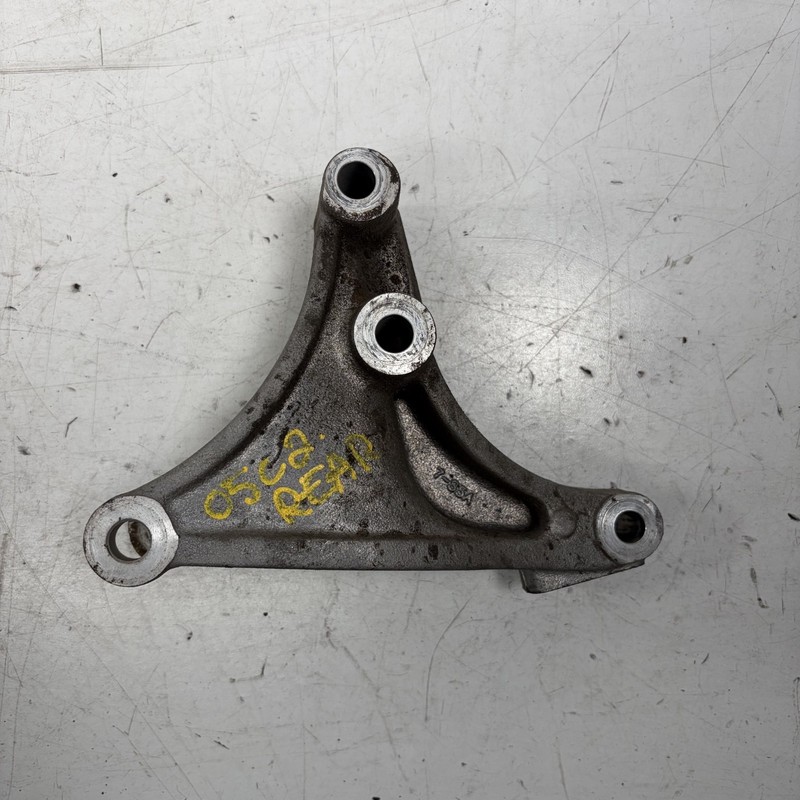 03-05 Honda Civic AT Rear Engine Mount Bracket 50827-S5A-A80 OEM