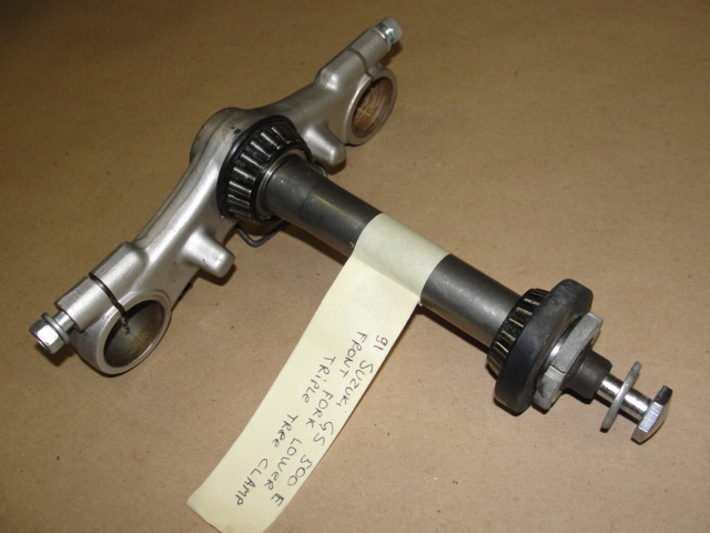 91 SUZUKI GS 500 E FRONT FORK LOWER TRIPLE TREE CLAMP GS500
