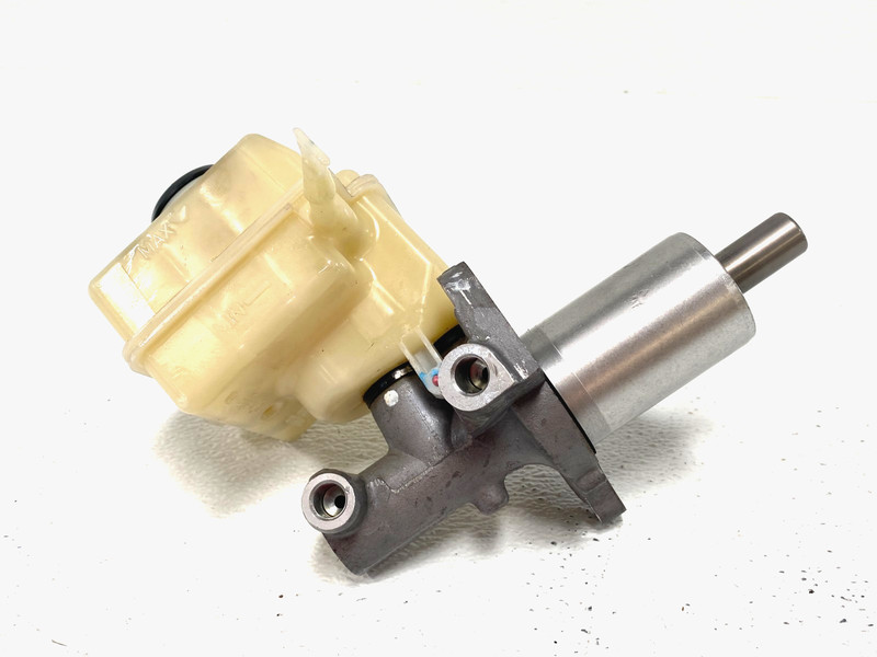 10-13 BMW X5M E70 BRAKE MASTER CYLINDER WITH RESEVOIR OEM #A0.11