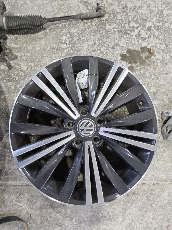 2018-2019 Volkswagen Tiguan Wheel Rim 18x7 Alloy 20 Spoke
