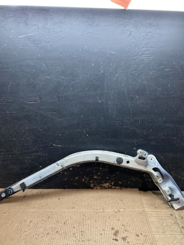2020 to 2023 Ford Explorer Right RH Upper Tic Bar Oem W6007 DG