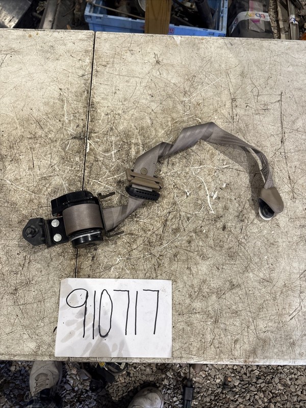 Dodge Durango 01-03 Rear 3rd Row Right Outer Seat Belt 5GY931T5AG OEM