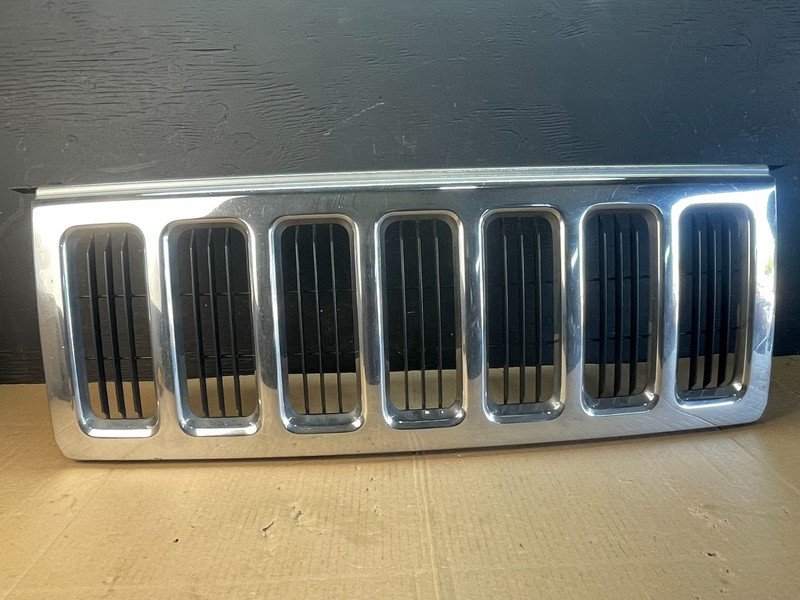 2006 to 2010 Jeep Commander Front Upper Grill Grille OEM AC2252 DG