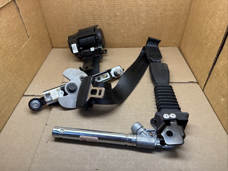2017-2022 Kia Sportage Front Right Passenger Side Seat Belt Seatbelt Retractor