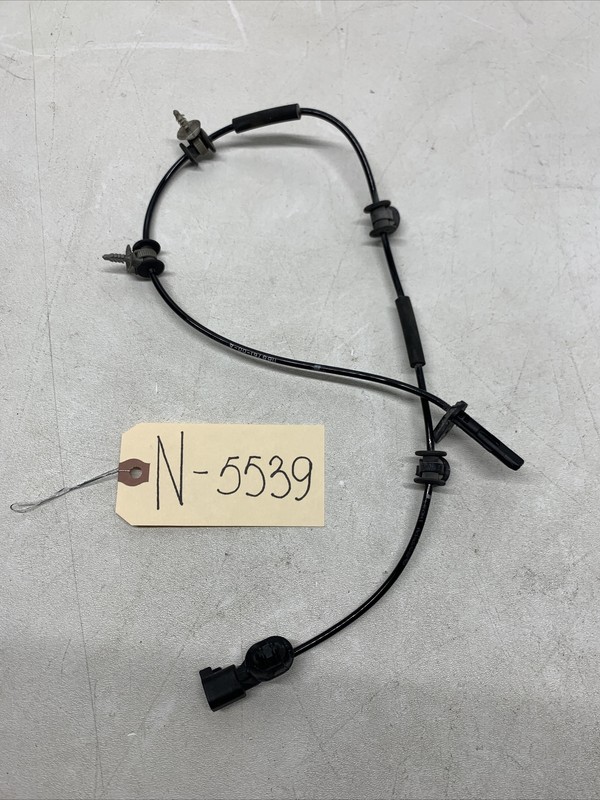 20-23 TESLA MODEL Y LEFT OR RH FRONT ABS WHEEL SPEED SENSOR 1188761-00 5539 B130