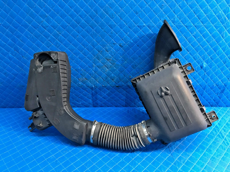 2013-2018 RAM 1500 5.7L OEM AIR CLEANER BOX FILTER ASSEMBLY OEM