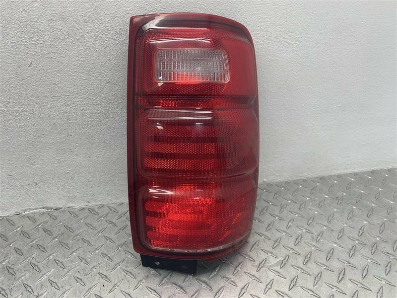 1997-2002 FORD EXPEDITION DRIVER TAIL LIGHT LAMP OEM F75Z-13405-AB