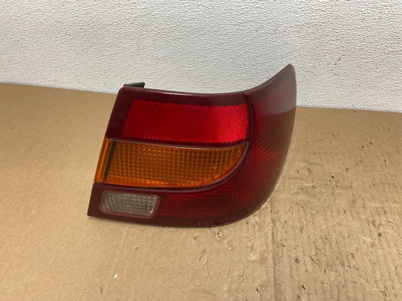 2000-2002 Saturn SL S-Series Right Passenger RH Side Tail Light OEM AB8005 LK