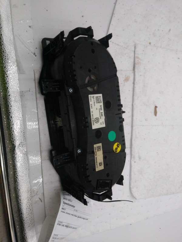 2015 Volkswagen Golf Speedometer Gauge OEM Black 136K Miles NJ25-22674-568653