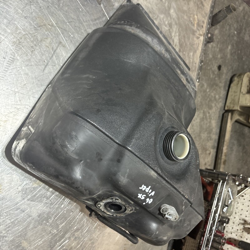 2006 Yamaha Sx Viper 700 snowmobile gas tank good