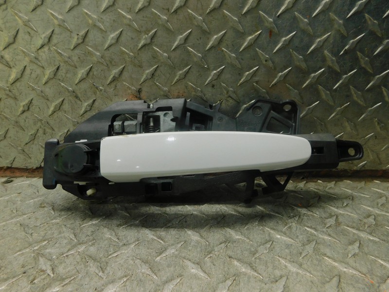 17-24 CHEVROLET MALIBU LEFT REAR DRIVER EXTERIOR DOOR HANDLE WHITE COLOR