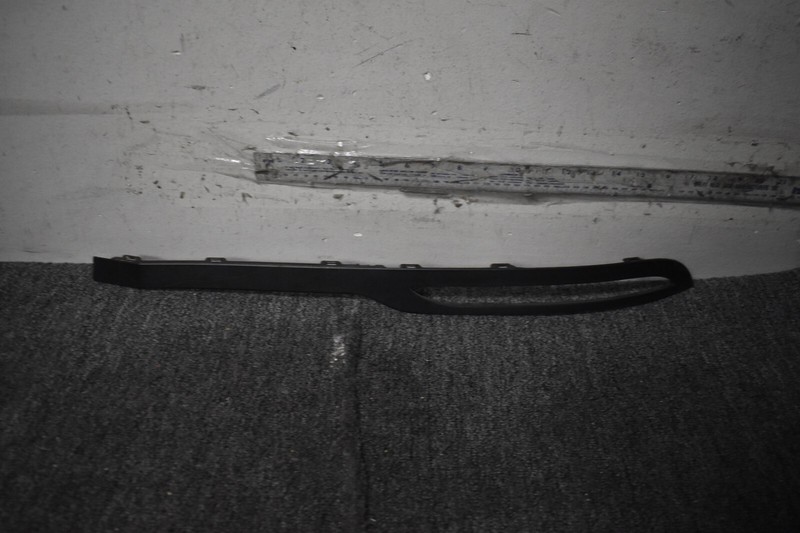 2017-2019 RANGE ROVER VELAR BUMPER MOLDING TRIM RIGHT SIDE FACTORY OEM