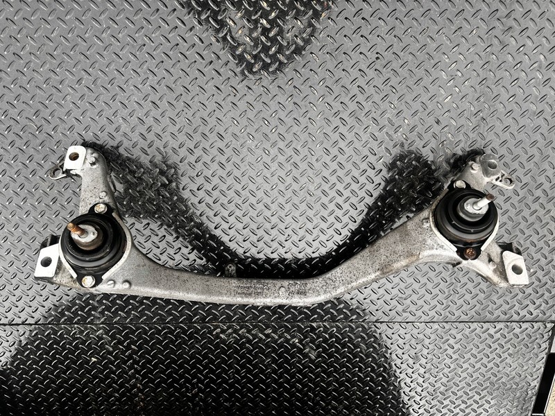 11-15 AUDI Q7 VW TOUAREG 3.0 CAYENNE 3.6 ENGINE CRADLE CROSSMEMBER MOUNT BRACKET