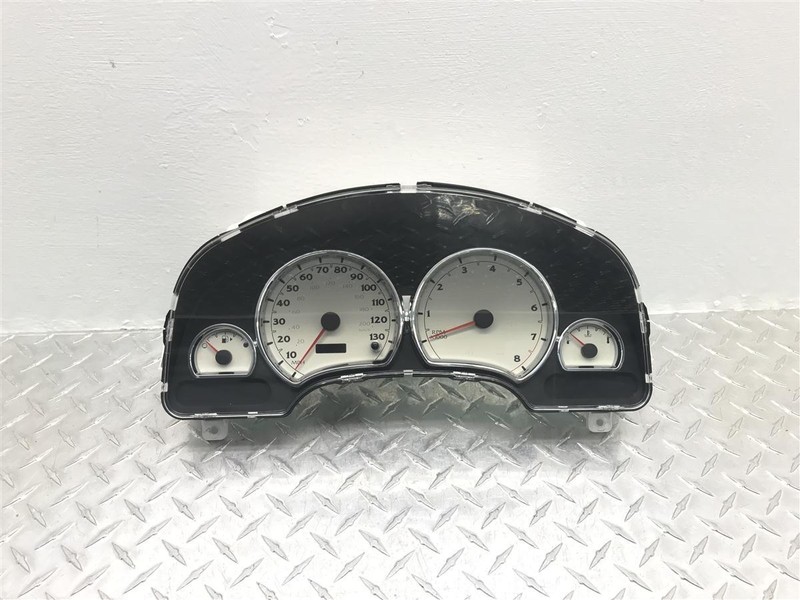 04 05 SATURN VUE SPEEDO CLUSTER ODOMETER OEM 22723716