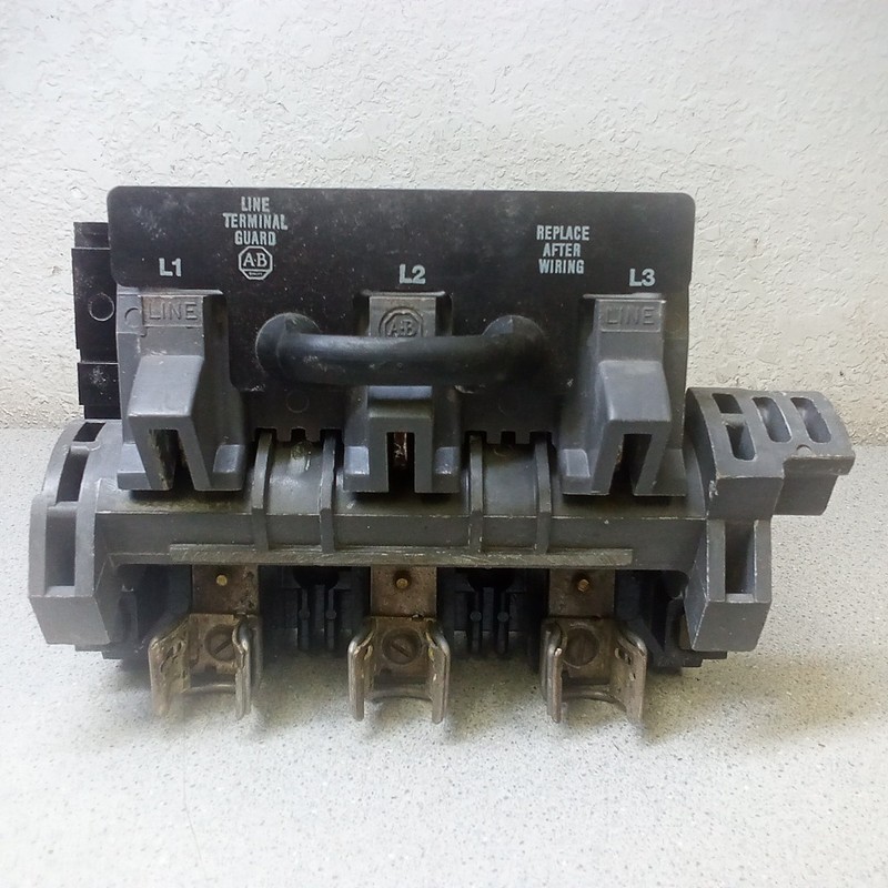 Allen Bradley 400021-558-02 3-Pole Fusible Disconnecting Switch
