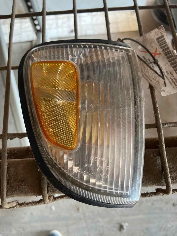 Fog/mark/park/turn Light/lamp TOYOTA TACOMA Right 97 98 99 00