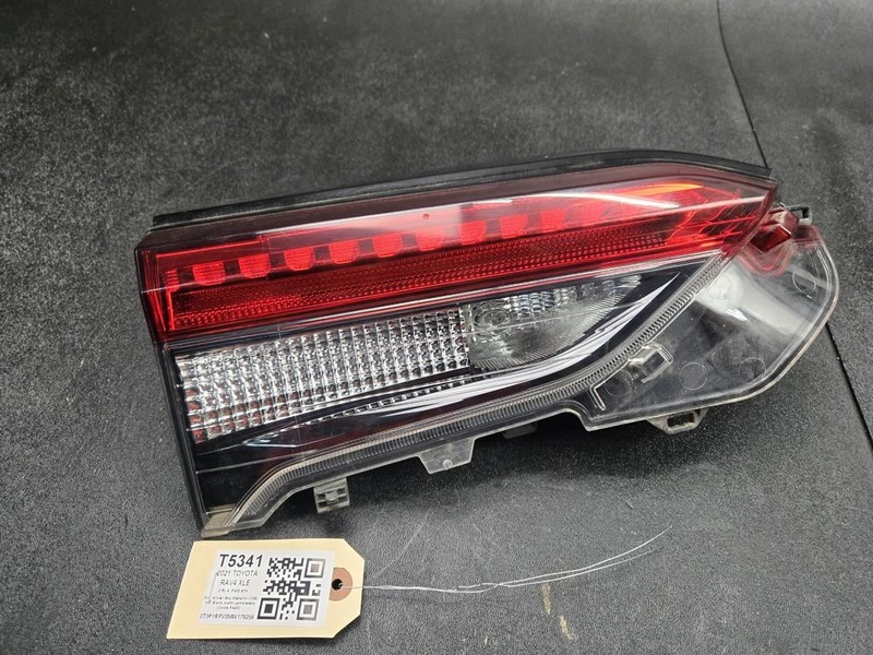 Left Inner Tail Light 2021 Toyota RAV4 81590-0R060 2019 2020 2022 2023 2024 2025