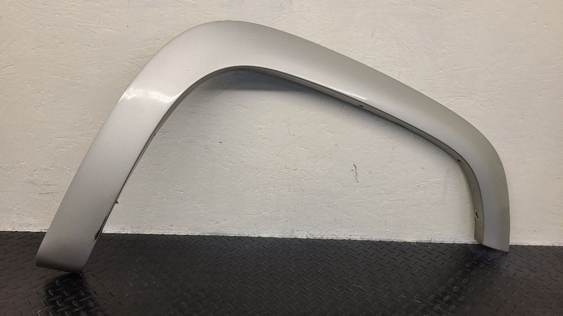 04-08 GMC Canyon Right Passenger Fender Flare Molding Silver OEM 89046238