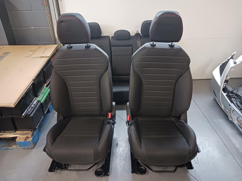 23-'24 DODGE HORNET 2 Row Manual Cloth/Leather Seat Set non-heated OEM