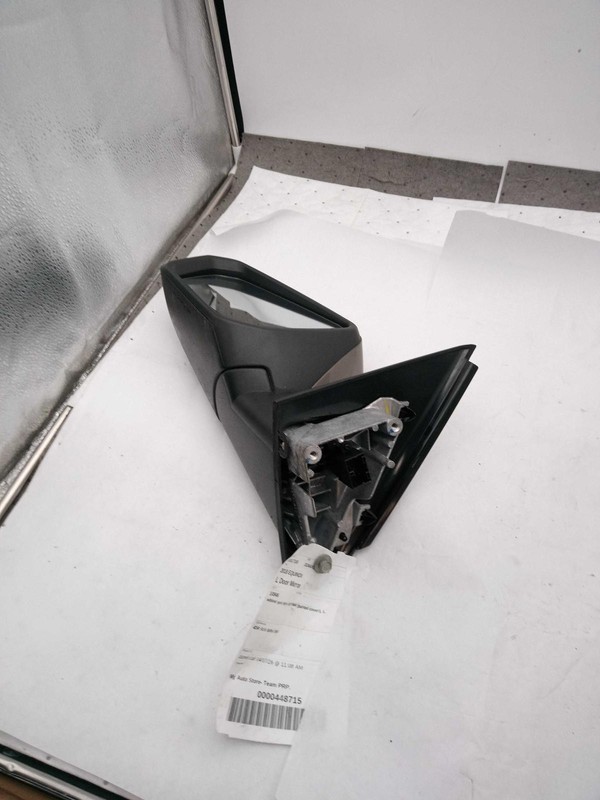Used Left Door Mirror fits: 2018 Chevrolet Equinox w/blind spot alert opt DWK pa