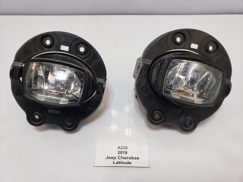 ✅ 2019 OEM Jeep Cherokee Front Right Left Driver Passenger Fog Light Lamp SET