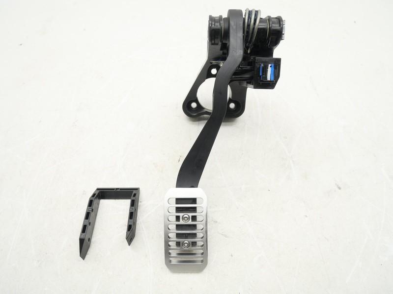 Used Brake Pedal Pad Bracket Support Assembly 2016-2021 McLaren 570S 11CA001 OEM
